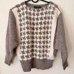 L.L. Bean Gray and Cream Houndstooth Sweater